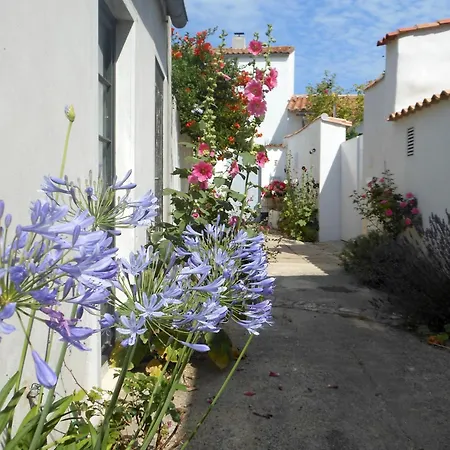 Holiday home Agapanthes Et Roses